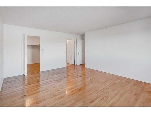 120 Norquay Heights Nw, Calgary, AB - Indoor Photo Showing Other Room