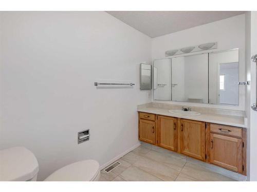 120 Norquay Heights Nw, Calgary, AB - Indoor Photo Showing Bathroom