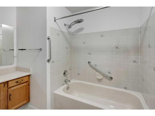 120 Norquay Heights Nw, Calgary, AB - Indoor Photo Showing Bathroom