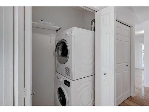 120 Norquay Heights Nw, Calgary, AB - Indoor Photo Showing Laundry Room