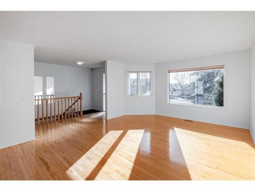 120 Norquay Heights Nw, Calgary, AB - Indoor Photo Showing Other Room