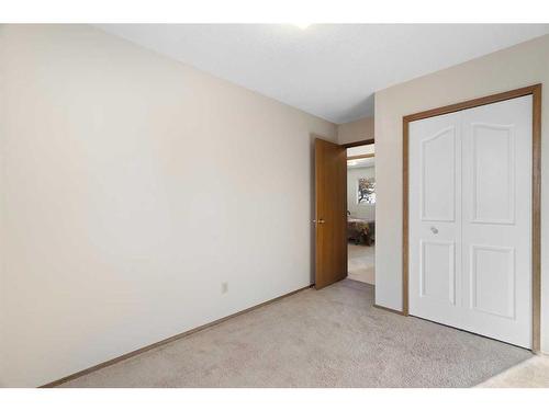 1339 56 Avenue Nw, Calgary, AB - Indoor Photo Showing Other Room