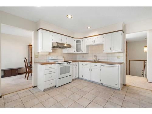 1339 56 Avenue Nw, Calgary, AB - Indoor Photo Showing Kitchen