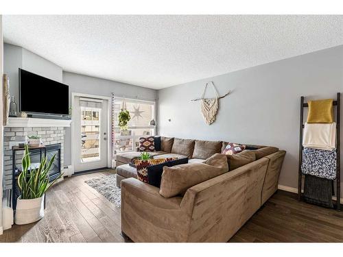 607-114 15 Avenue Sw, Calgary, AB - Indoor Photo Showing Living Room With Fireplace