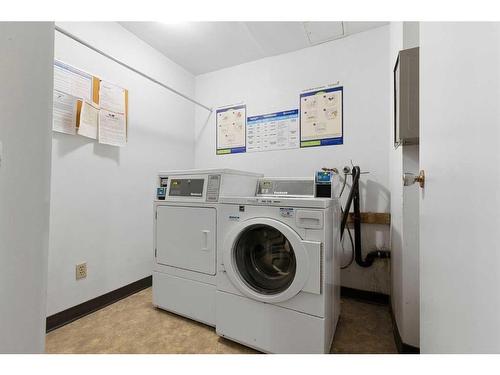 8205-315 Southampton Drive Sw, Calgary, AB - Indoor Photo Showing Laundry Room