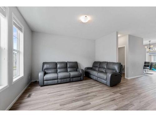 211 South Point Park Sw, Airdrie, AB - Indoor Photo Showing Living Room