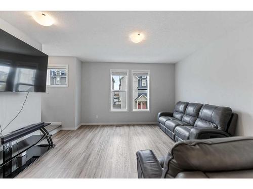 211 South Point Park Sw, Airdrie, AB - Indoor Photo Showing Living Room