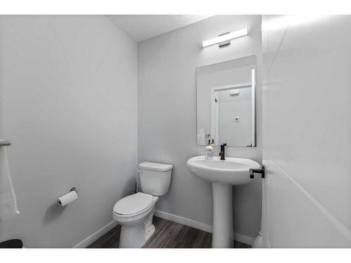 211 South Point Park Sw, Airdrie, AB - Indoor Photo Showing Bathroom