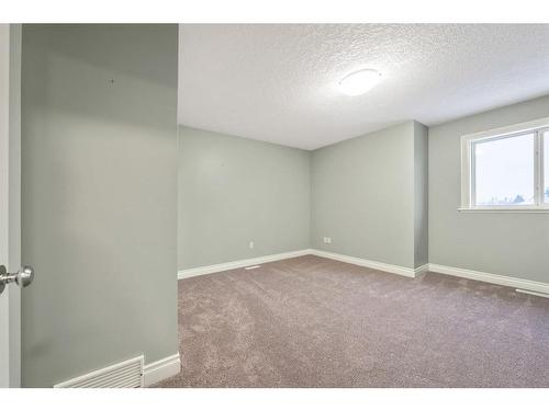 115 Railway Crescent Se, Langdon, AB - Indoor Photo Showing Other Room