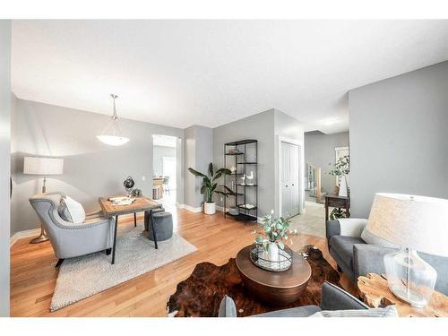 115 Railway Crescent Se, Langdon, AB - Indoor Photo Showing Living Room