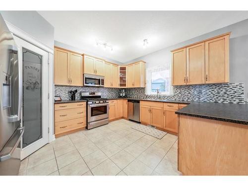 115 Railway Crescent Se, Langdon, AB - Indoor Photo Showing Kitchen With Stainless Steel Kitchen