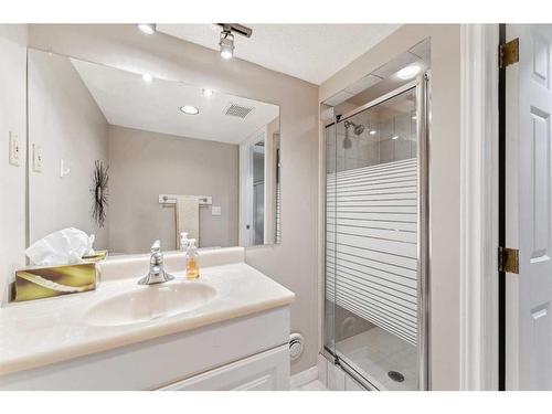 143 Christie Knoll Heights Sw, Calgary, AB - Indoor Photo Showing Bathroom