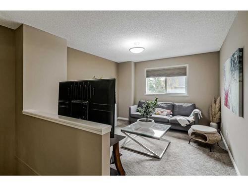 18 Discovery Heights Sw, Calgary, AB - Indoor Photo Showing Living Room