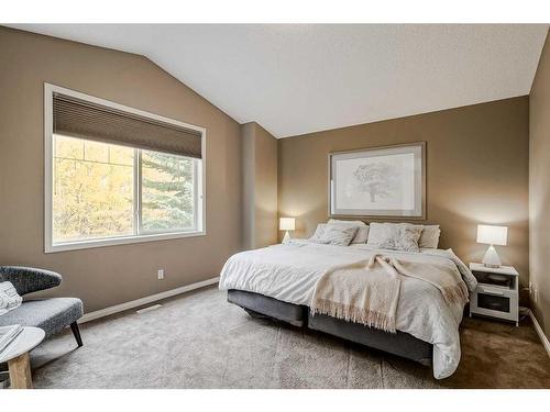 18 Discovery Heights Sw, Calgary, AB - Indoor Photo Showing Bedroom