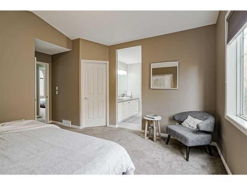 18 Discovery Heights Sw, Calgary, AB - Indoor Photo Showing Bedroom