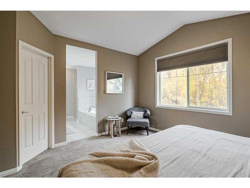 18 Discovery Heights Sw, Calgary, AB - Indoor Photo Showing Bedroom