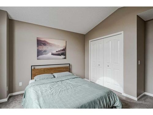 18 Discovery Heights Sw, Calgary, AB - Indoor Photo Showing Bedroom