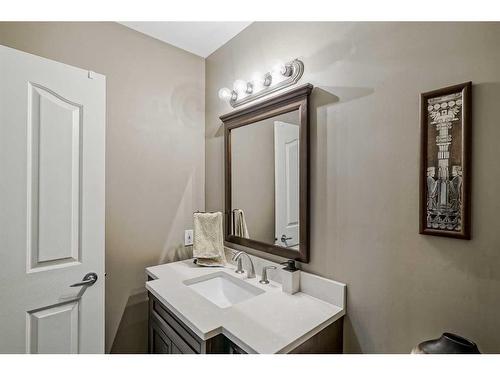 18 Discovery Heights Sw, Calgary, AB - Indoor Photo Showing Bathroom