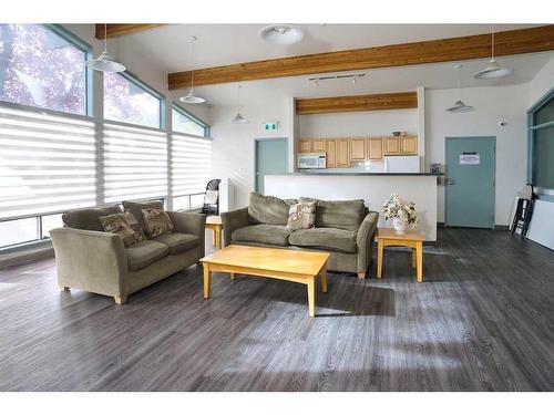 3105-315 Southampton Drive Sw, Calgary, AB - Indoor Photo Showing Living Room