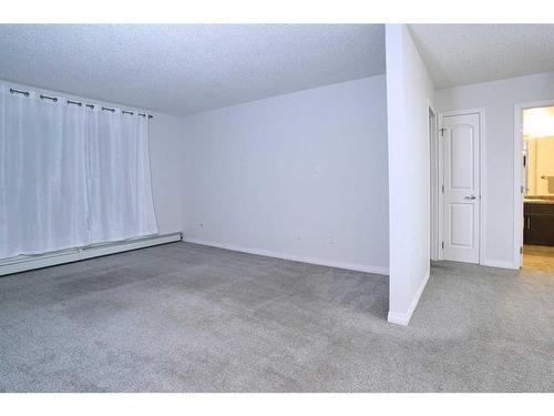 3105-315 Southampton Drive Sw, Calgary, AB - Indoor Photo Showing Other Room