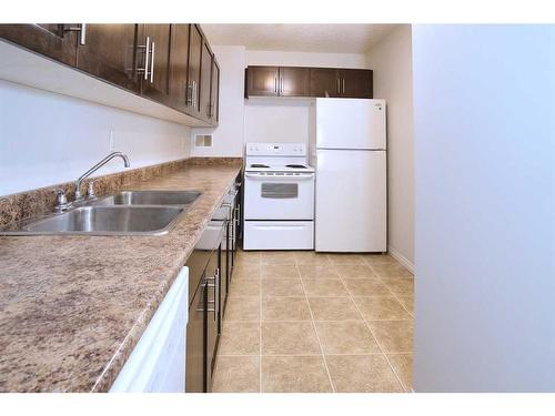 3105-315 Southampton Drive Sw, Calgary, AB - Indoor Photo Showing Kitchen With Double Sink