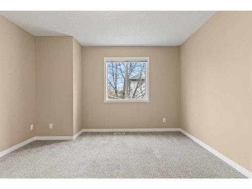 9 Hidden Valley Villas Nw, Calgary, AB - Indoor Photo Showing Other Room