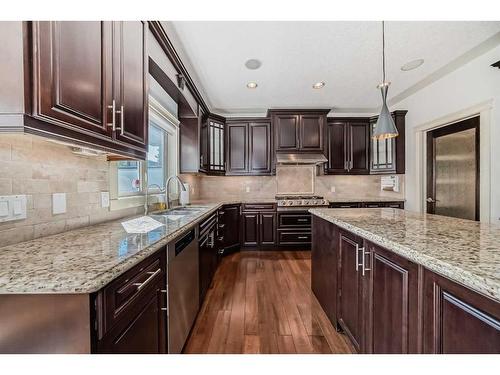 4 Rockcliff Point Nw, Calgary, AB - Indoor Photo Showing Kitchen With Upgraded Kitchen