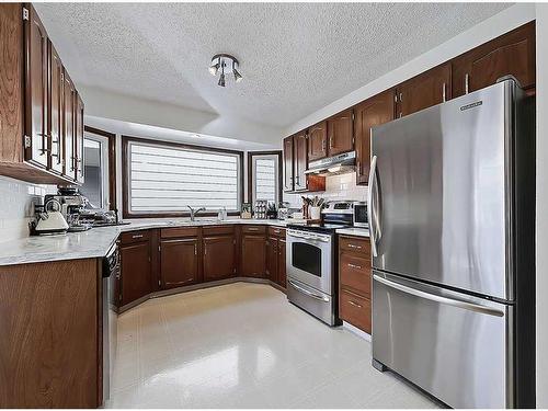 83 Berwick Crescent Nw, Calgary, AB - Indoor Photo Showing Kitchen With Stainless Steel Kitchen