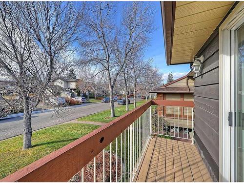 83 Berwick Crescent Nw, Calgary, AB - Outdoor