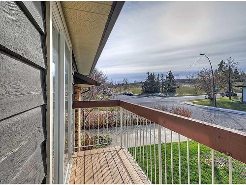 83 Berwick Crescent Nw, Calgary, AB - Outdoor