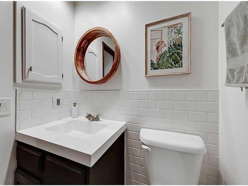 83 Berwick Crescent Nw, Calgary, AB - Indoor Photo Showing Bathroom