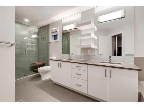 4-2432 30 Street Sw, Calgary, AB - Indoor Photo Showing Bathroom