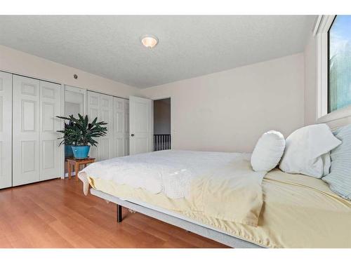 1723 22 Avenue Nw, Calgary, AB - Indoor Photo Showing Bedroom