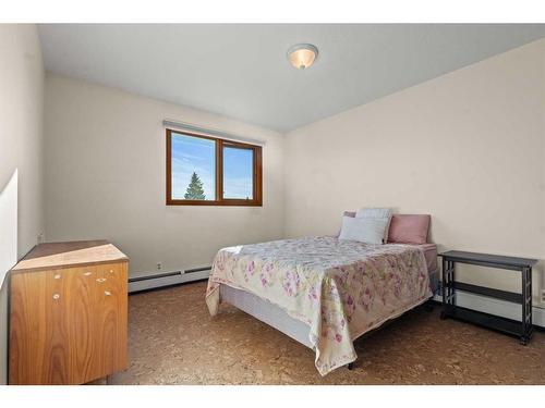 1723 22 Avenue Nw, Calgary, AB - Indoor Photo Showing Bedroom