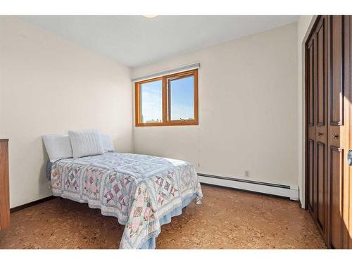 1723 22 Avenue Nw, Calgary, AB - Indoor Photo Showing Bedroom