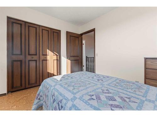 1723 22 Avenue Nw, Calgary, AB - Indoor Photo Showing Bedroom