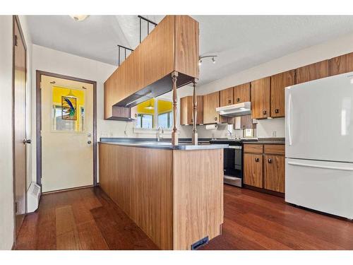 1723 22 Avenue Nw, Calgary, AB - Indoor Photo Showing Kitchen