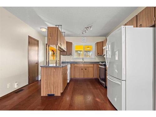 1723 22 Avenue Nw, Calgary, AB - Indoor Photo Showing Kitchen With Double Sink