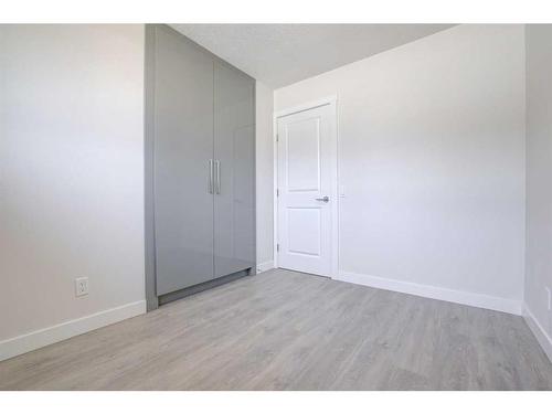 11220 Braxton Road Sw, Calgary, AB - Indoor Photo Showing Other Room