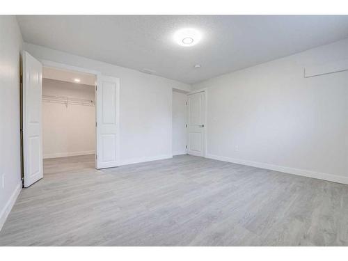 11220 Braxton Road Sw, Calgary, AB - Indoor Photo Showing Other Room