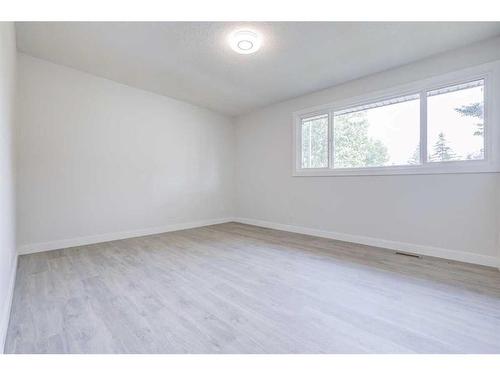 11220 Braxton Road Sw, Calgary, AB - Indoor Photo Showing Other Room