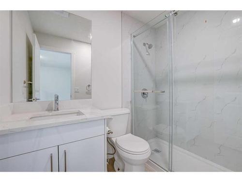 11220 Braxton Road Sw, Calgary, AB - Indoor Photo Showing Bathroom