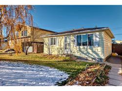 8308 46 Avenue NW Calgary, AB T3B 1Y5