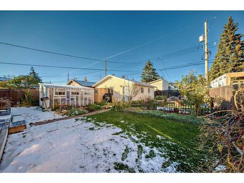 8308 46 Avenue Nw, Calgary, AB - Outdoor