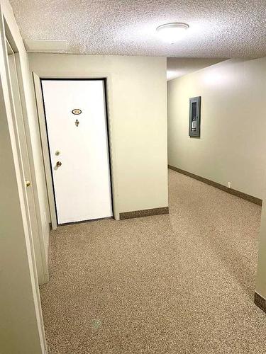 114-10120 Brookpark Boulevard Sw, Calgary, AB - Indoor Photo Showing Other Room