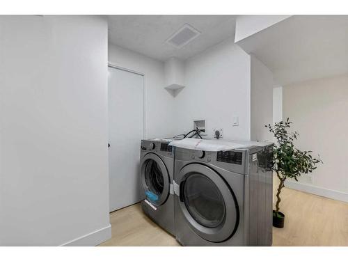 114-6440 4 Street Nw, Calgary, AB - Indoor Photo Showing Laundry Room