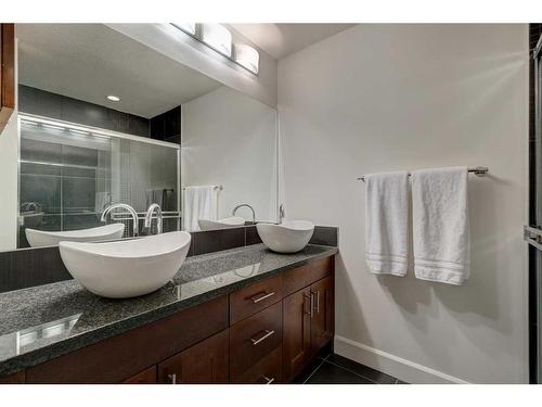 314-1321 Kensington Close Nw, Calgary, AB - Indoor Photo Showing Bathroom