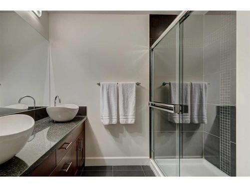 314-1321 Kensington Close Nw, Calgary, AB - Indoor Photo Showing Bathroom