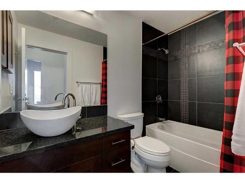 314-1321 Kensington Close Nw, Calgary, AB - Indoor Photo Showing Bathroom