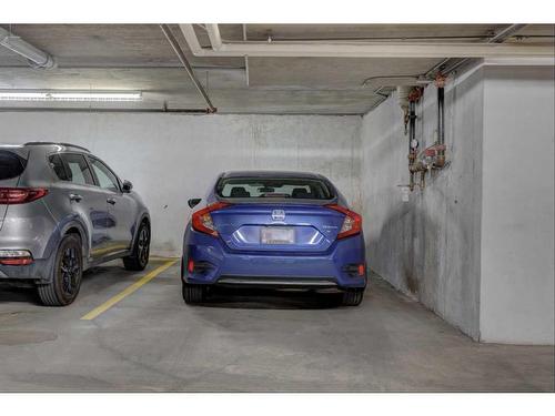 314-1321 Kensington Close Nw, Calgary, AB - Indoor Photo Showing Garage